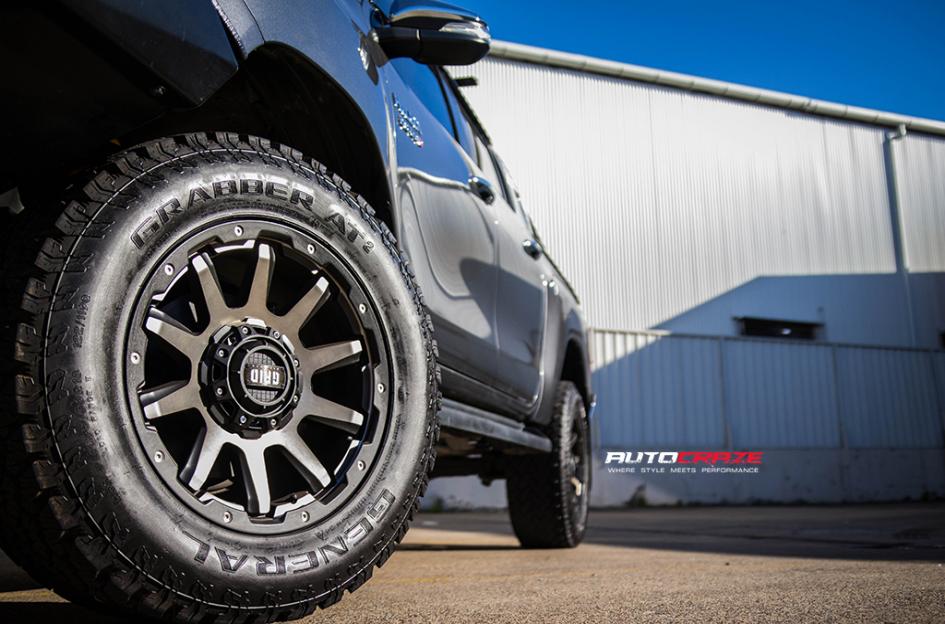 TOYOTA HILUX N80 4WD GD05 BRONZE DARK TINT WITH MATTE BLACK